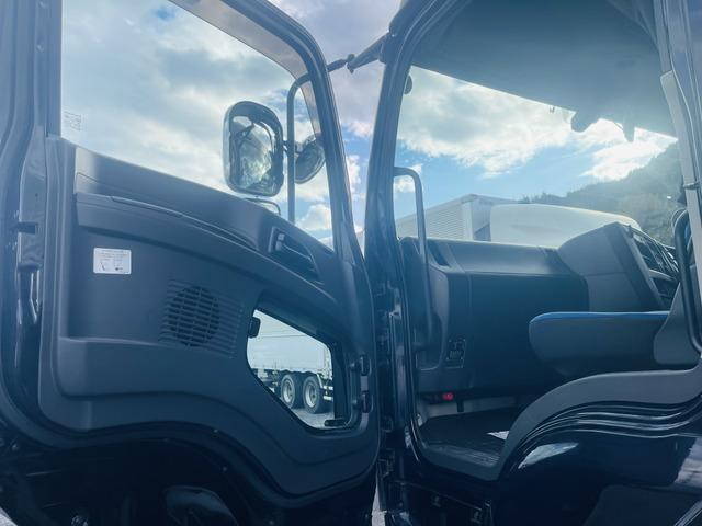 いすゞギガアルミウイング大型（10t）[写真16]