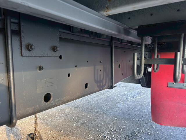 いすゞギガアルミウイング大型（10t）[写真18]