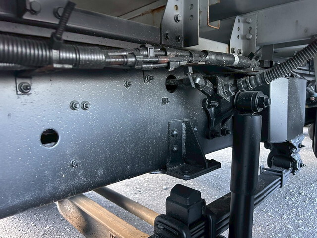 いすゞギガアルミウイング大型（10t）[写真21]