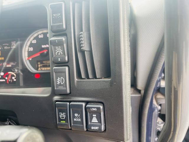 いすゞギガアルミウイング大型（10t）[写真22]