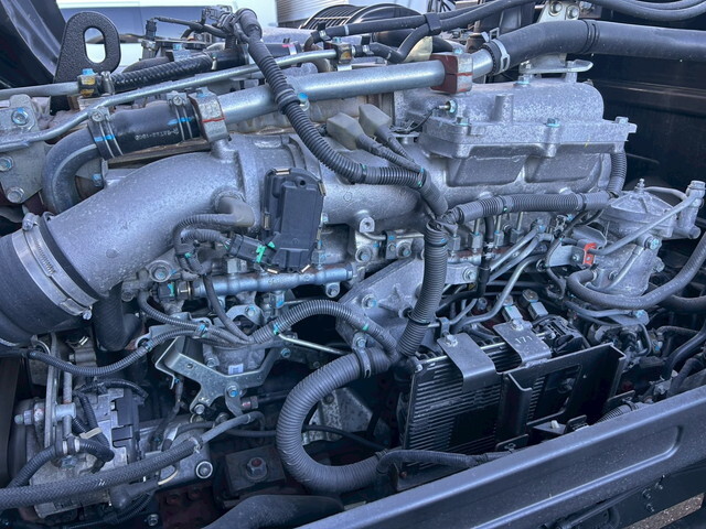 いすゞギガアルミウイング大型（10t）[写真22]