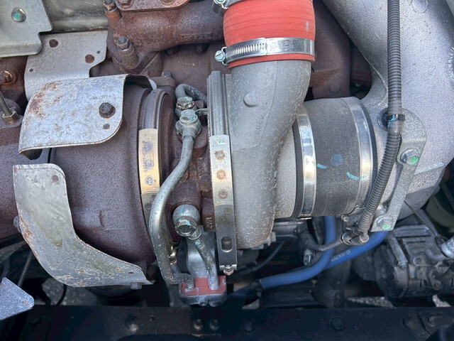 いすゞギガアルミウイング大型（10t）[写真25]