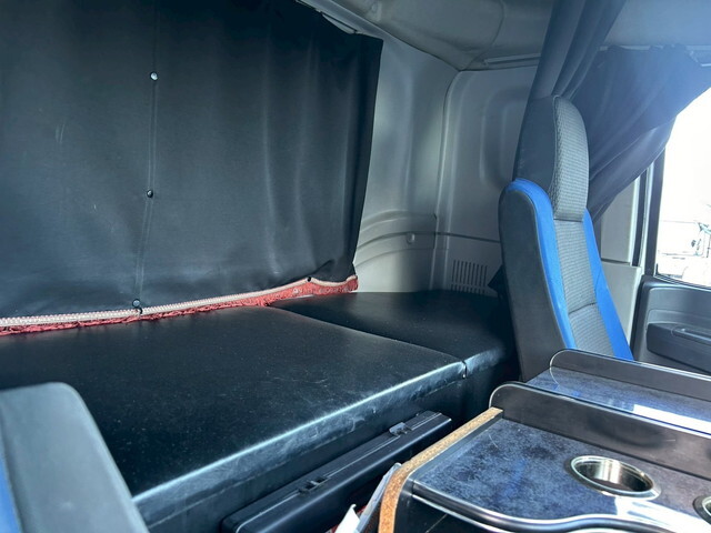 いすゞギガアルミウイング大型（10t）[写真30]