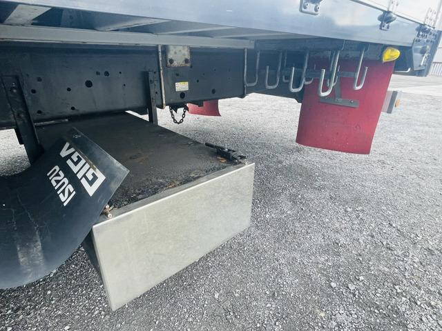 いすゞギガアルミウイング大型（10t）[写真32]