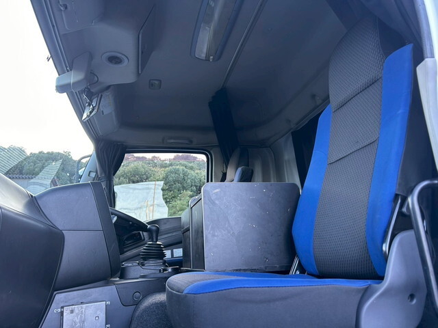 いすゞギガアルミウイング大型（10t）[写真32]