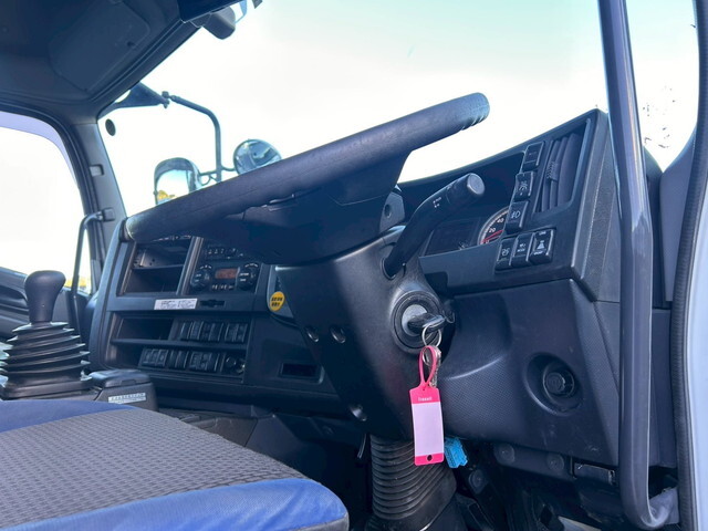 いすゞギガアルミウイング大型（10t）[写真34]