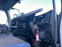 いすゞギガアルミウイング大型（10t）[写真35]