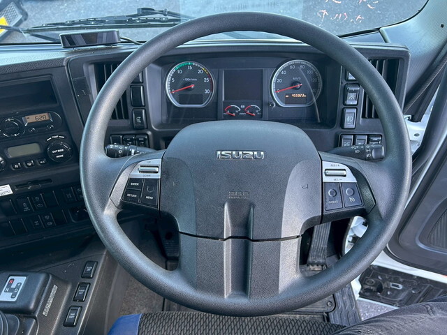 いすゞギガアルミウイング大型（10t）[写真35]