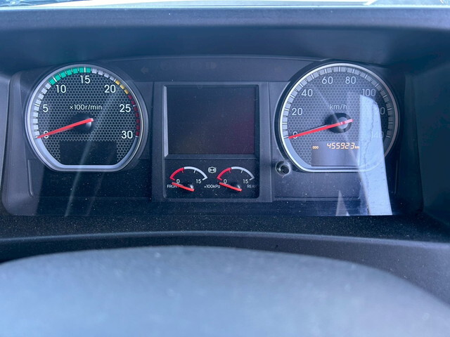 いすゞギガアルミウイング大型（10t）[写真38]