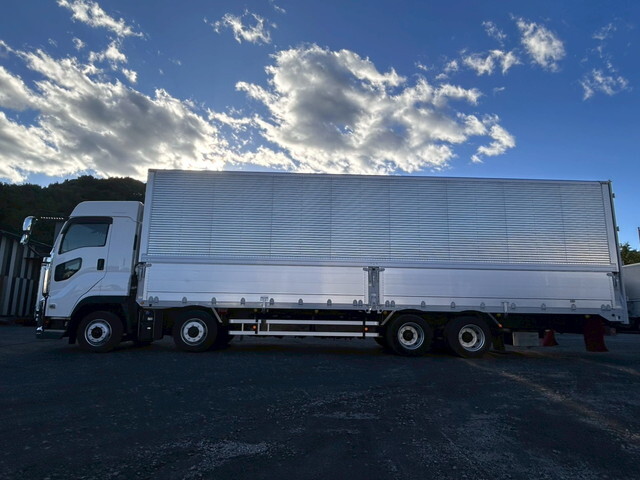 いすゞギガアルミウイング大型（10t）[写真04]