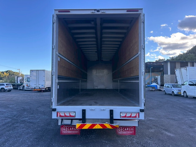 いすゞギガアルミウイング大型（10t）[写真09]