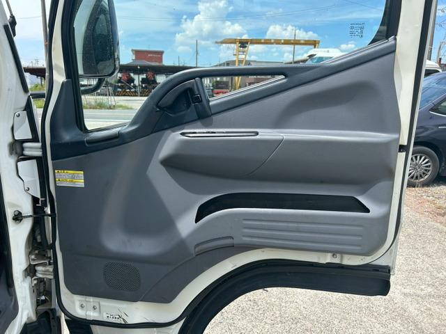 三菱ふそうキャンター平ボディ小型（2t・3t）[写真14]