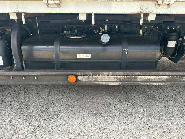 三菱ふそうキャンター平ボディ小型（2t・3t）[写真29]