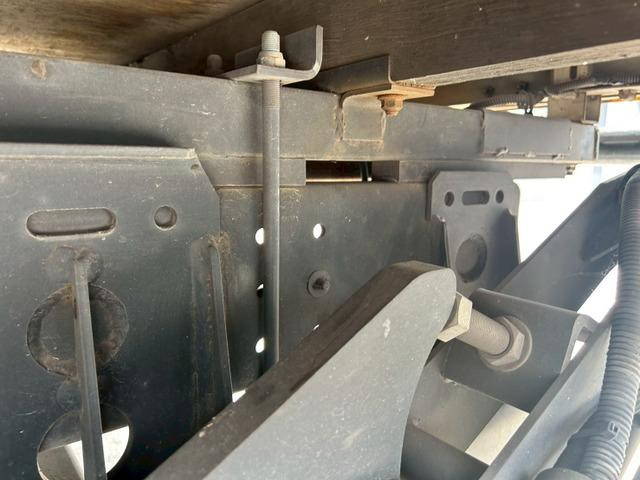 三菱ふそうキャンター平ボディ小型（2t・3t）[写真32]