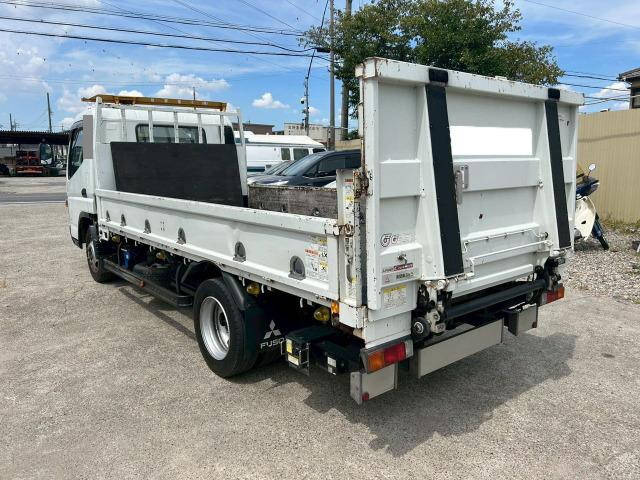 三菱ふそうキャンター平ボディ小型（2t・3t）[写真04]