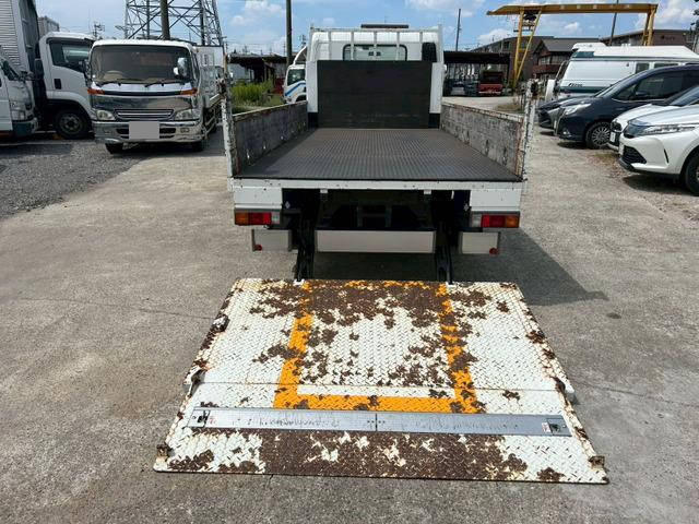 三菱ふそうキャンター平ボディ小型（2t・3t）[写真09]