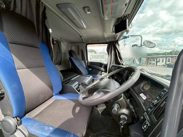 いすゞギガアルミウイング大型（10t）[写真12]