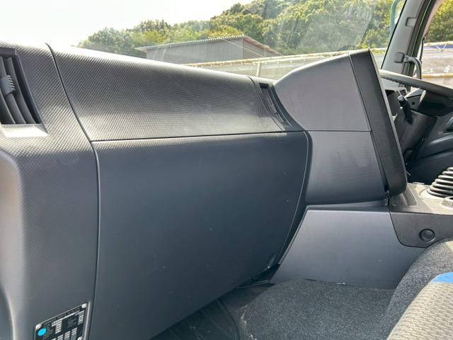 いすゞギガアルミウイング大型（10t）[写真15]