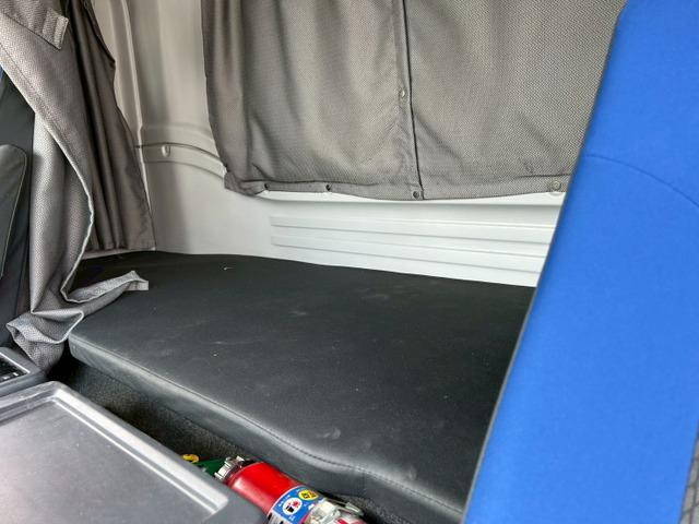 いすゞギガアルミウイング大型（10t）[写真17]