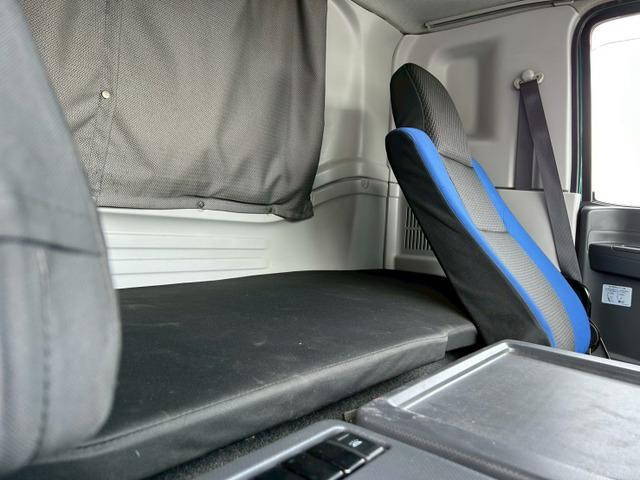 いすゞギガアルミウイング大型（10t）[写真18]