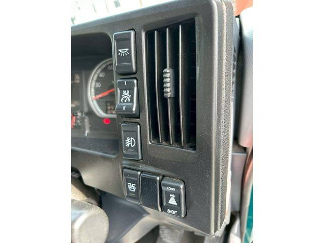 いすゞギガアルミウイング大型（10t）[写真23]