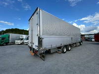 いすゞギガアルミウイング大型（10t）[写真02]