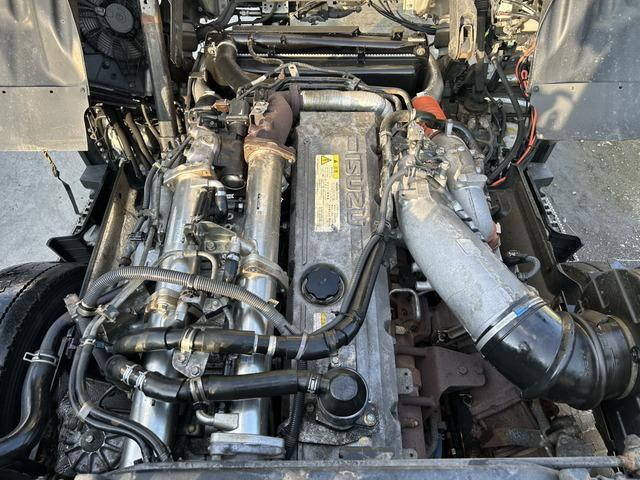 いすゞギガトレーラーヘッド（トラクターヘッド）大型（10t）[写真10]