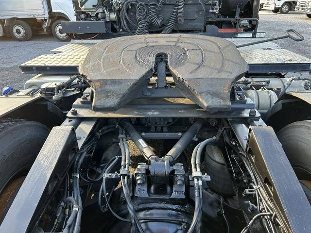 いすゞギガトレーラーヘッド（トラクターヘッド）大型（10t）[写真11]