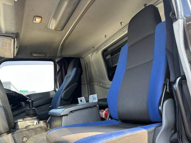 いすゞギガトレーラーヘッド（トラクターヘッド）大型（10t）[写真20]