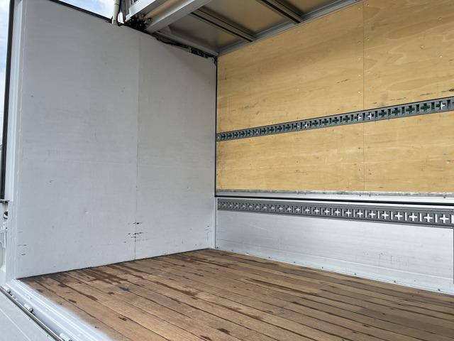 トヨタダイナアルミウイング小型（2t・3t）[写真13]