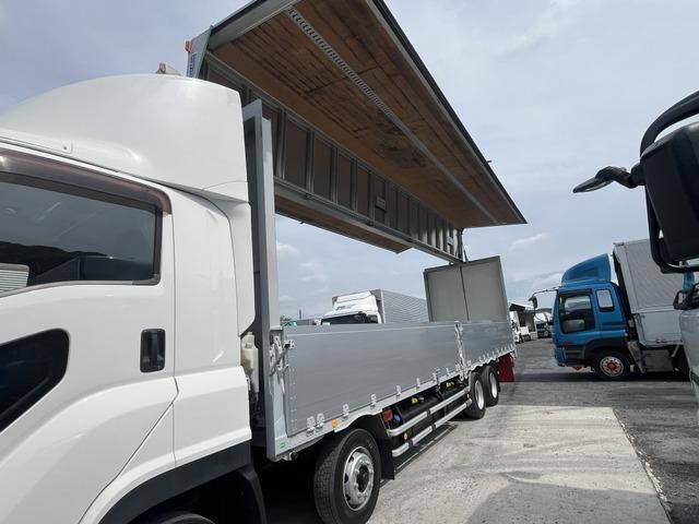 いすゞギガアルミウイング大型（10t）[写真10]