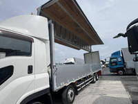 いすゞギガアルミウイング大型（10t）[写真11]