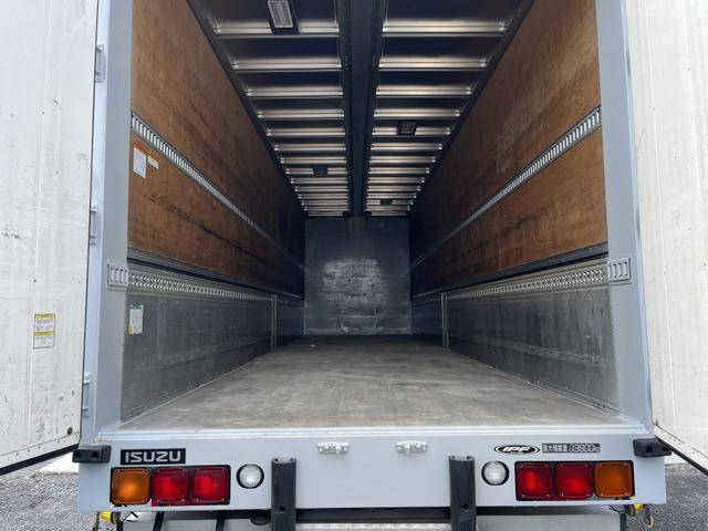 いすゞギガアルミウイング大型（10t）[写真11]