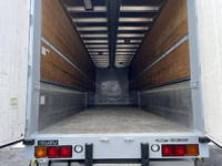 いすゞギガアルミウイング大型（10t）[写真12]