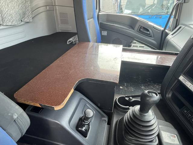 いすゞギガアルミウイング大型（10t）[写真21]