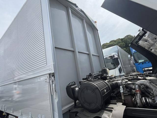 いすゞギガアルミウイング大型（10t）[写真24]