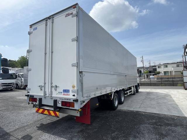 いすゞギガアルミウイング大型（10t）[写真04]