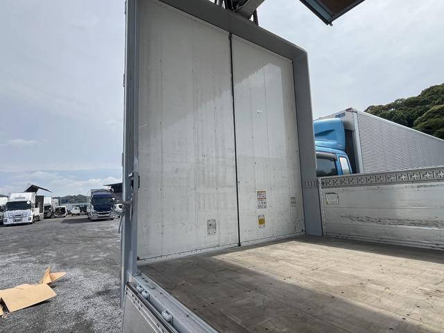 いすゞギガアルミウイング大型（10t）[写真08]