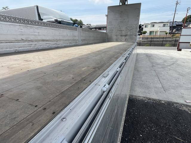 いすゞギガアルミウイング大型（10t）[写真09]