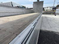 いすゞギガアルミウイング大型（10t）[写真10]