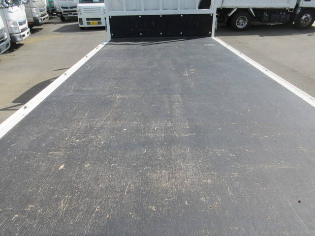 三菱ふそうキャンター平ボディ小型（2t・3t）[写真12]