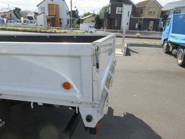 三菱ふそうキャンター平ボディ小型（2t・3t）[写真17]