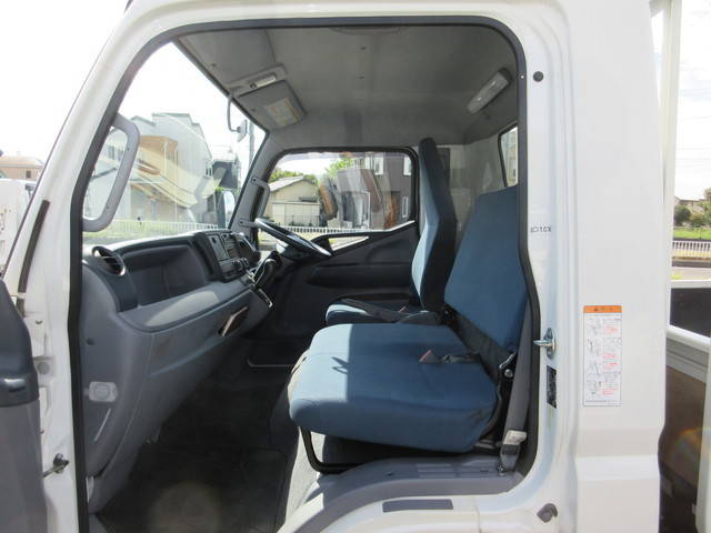 三菱ふそうキャンター平ボディ小型（2t・3t）[写真23]