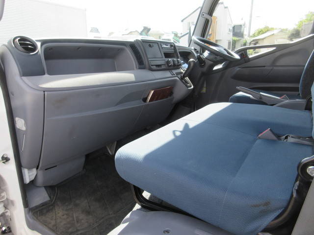 三菱ふそうキャンター平ボディ小型（2t・3t）[写真24]