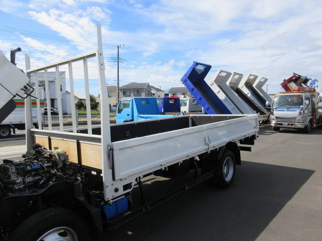 三菱ふそうキャンター平ボディ小型（2t・3t）[写真07]