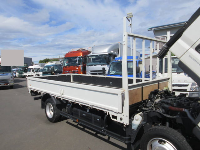 三菱ふそうキャンター平ボディ小型（2t・3t）[写真09]