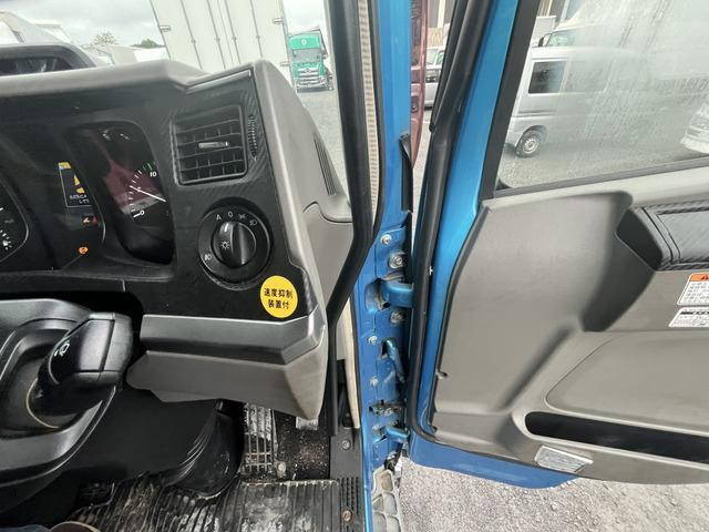 三菱ふそうスーパーグレートアルミウイング大型（10t）[写真16]