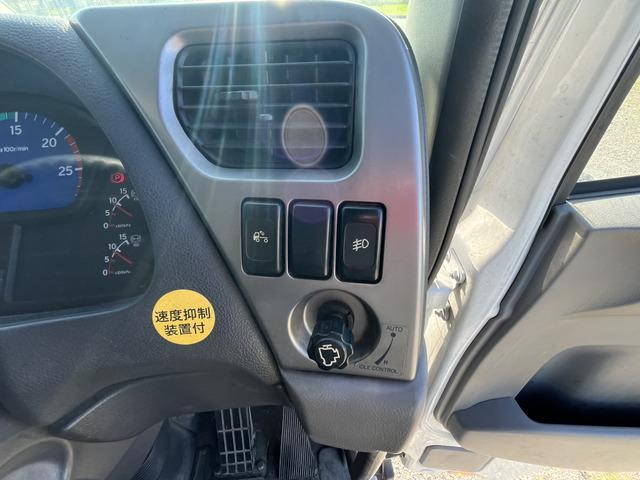 UDトラックスクオントレーラーヘッド（トラクターヘッド）大型（10t）[写真12]