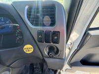 UDトラックスクオントレーラーヘッド（トラクターヘッド）大型（10t）[写真13]