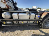 UDトラックスクオントレーラーヘッド（トラクターヘッド）大型（10t）[写真22]